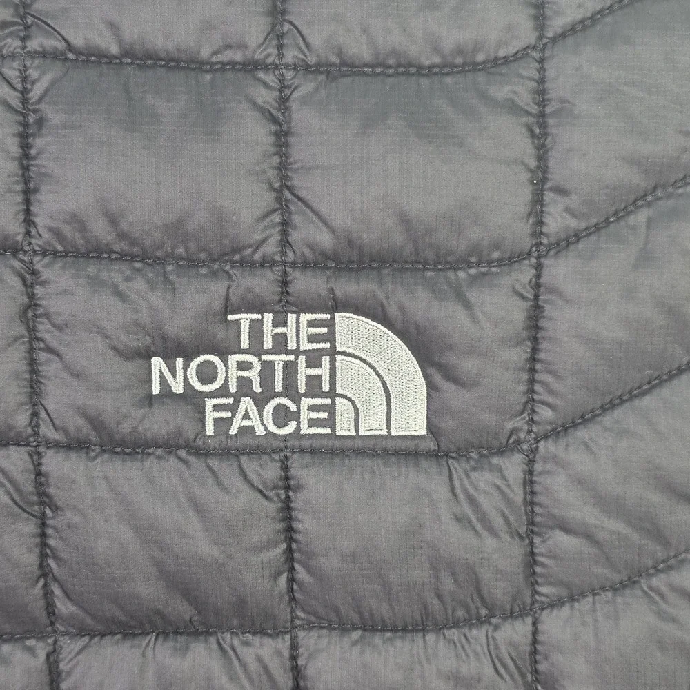 The North‎ Face Men's L Thermoball Eco Quilted Puffer Vest Kroll Business Logo